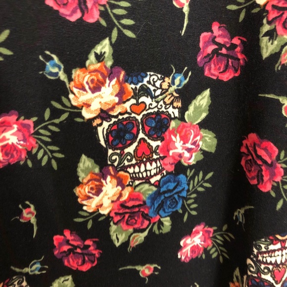 Lularoe short sleeve floral and scull print top - Picture 4 of 5